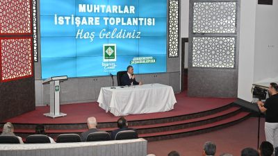 Osmaniye Belediye Başkanı İbrahim Çenet, mahalle muhtarlarıyla bir araya geldi.