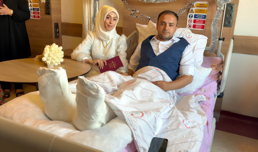 Kahramanmaraş’ın Göksun ilçesinde düğün alışverişi yaparken yaşadığı kaza sonucu iki