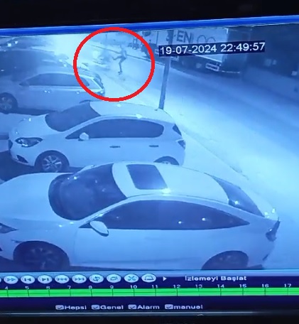 Adana’nın Çukurova ilçesinde bir motosiklet sürücüsü, polis memuruna çarpıp kaçmaya