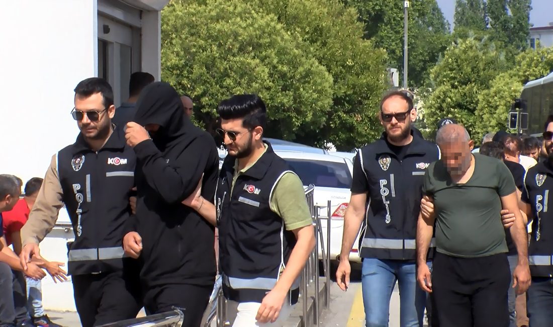 Altın sahtekarlığı suçlamasıyla yargılanan kuyumcuların ilk duruşması sonucunda mahkeme, tutuklu