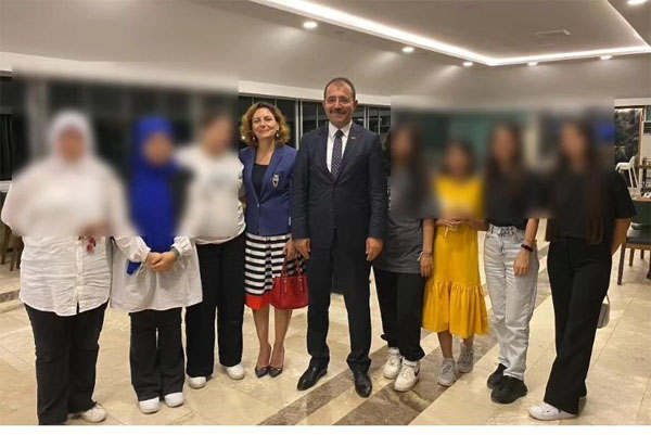 Kadirli Kaymakamı Erdinç Dolu ve eşi Şenay Yerli Dolu, Güneş