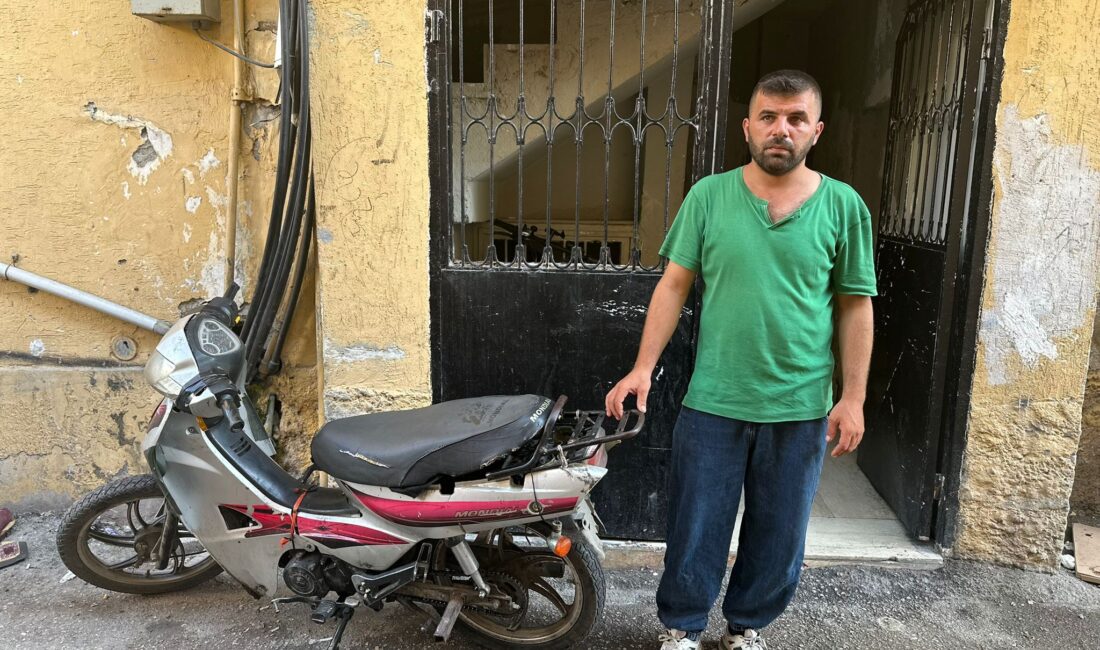 Adana’da hurdacı Mahmud Hırağı, hurda malzeme olduğunu söyleyerek çağırdıkları kişilerin