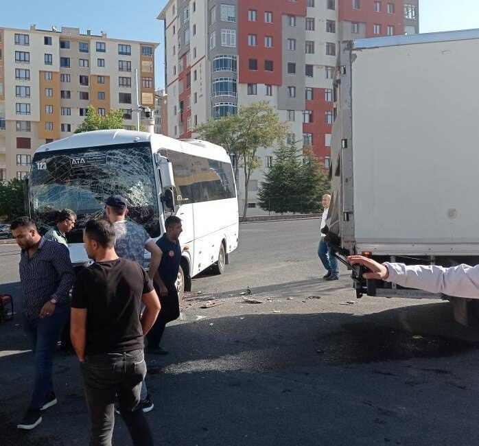 Kayseri’de bir kaza meydana geldi ve kazada 10 kişi yaralandı.