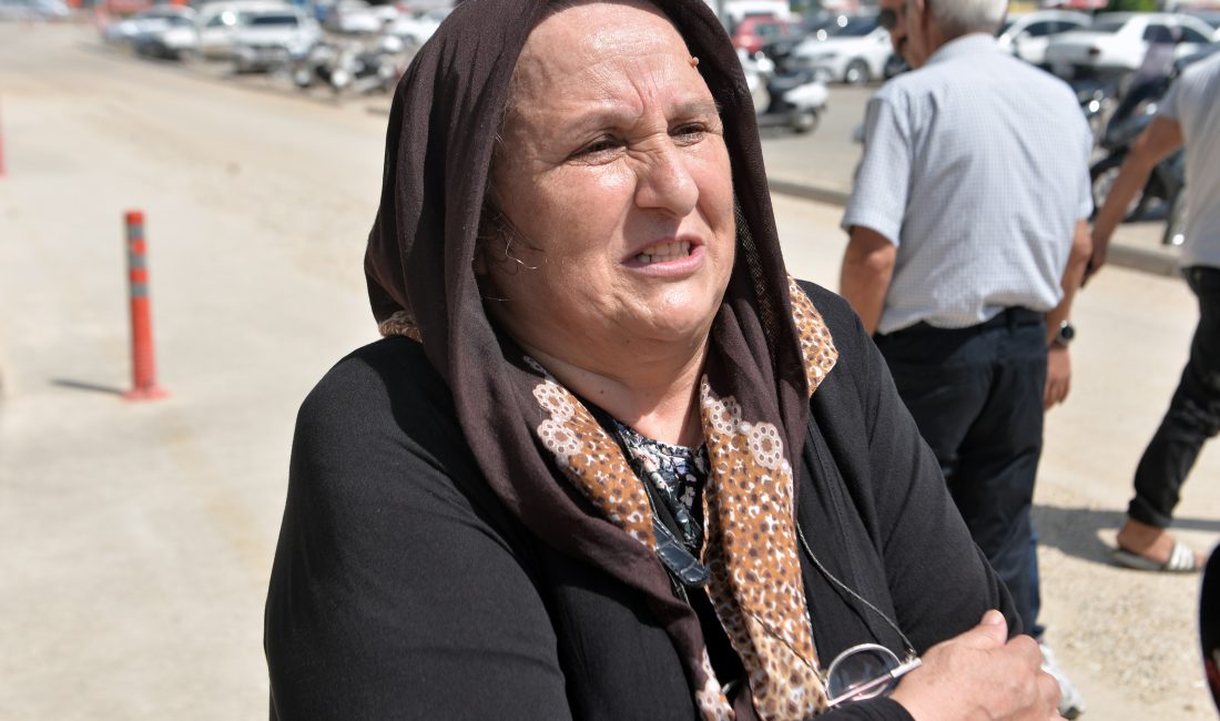 Adana’da, bir apartmanda meydana gelen olayda eşi ve oğlunu bıçaklayarak