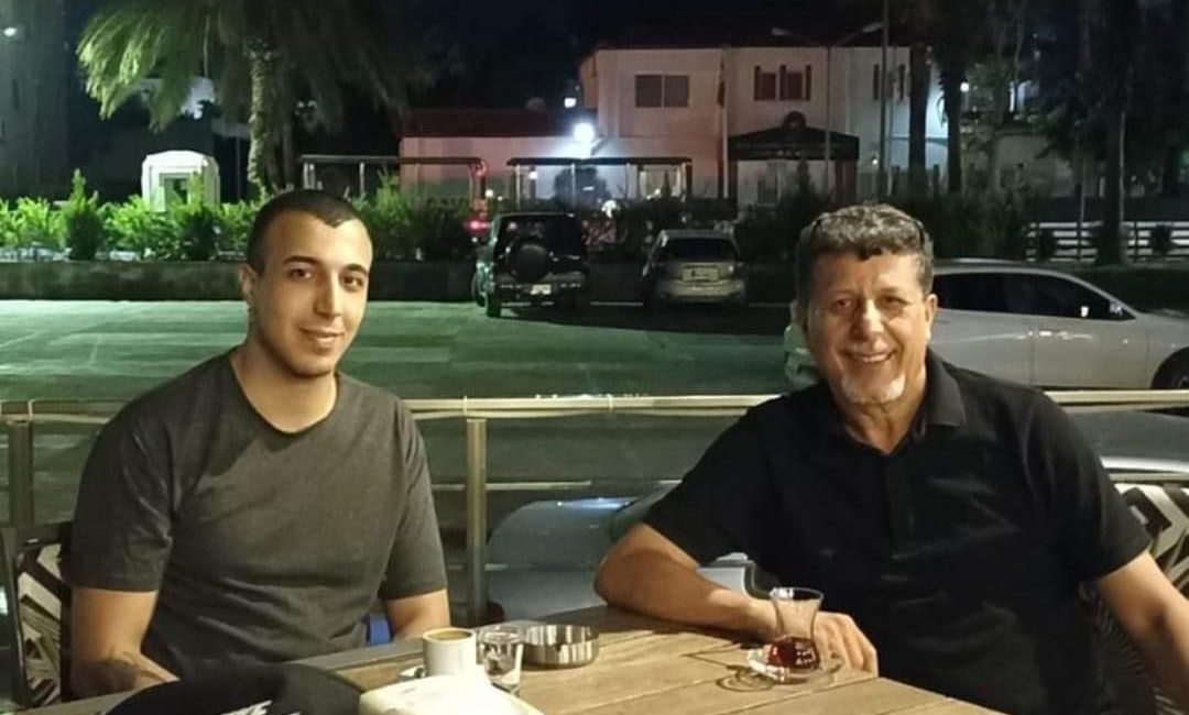 Adana’da bir baba, Kuzey Kıbrıs Türk Cumhuriyeti’nde yaşayan oğlu Berkay