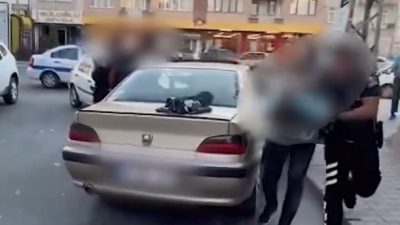 Kayseri’de, polisin ‘dur’ uyarısına uymayan iki kişi otomobille kaçarak firar
