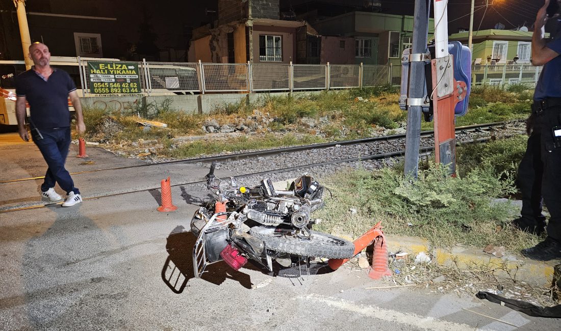Adana’da polis ekipleri tarafından dur ihtarına uymayarak kaçmaya başlayan ve