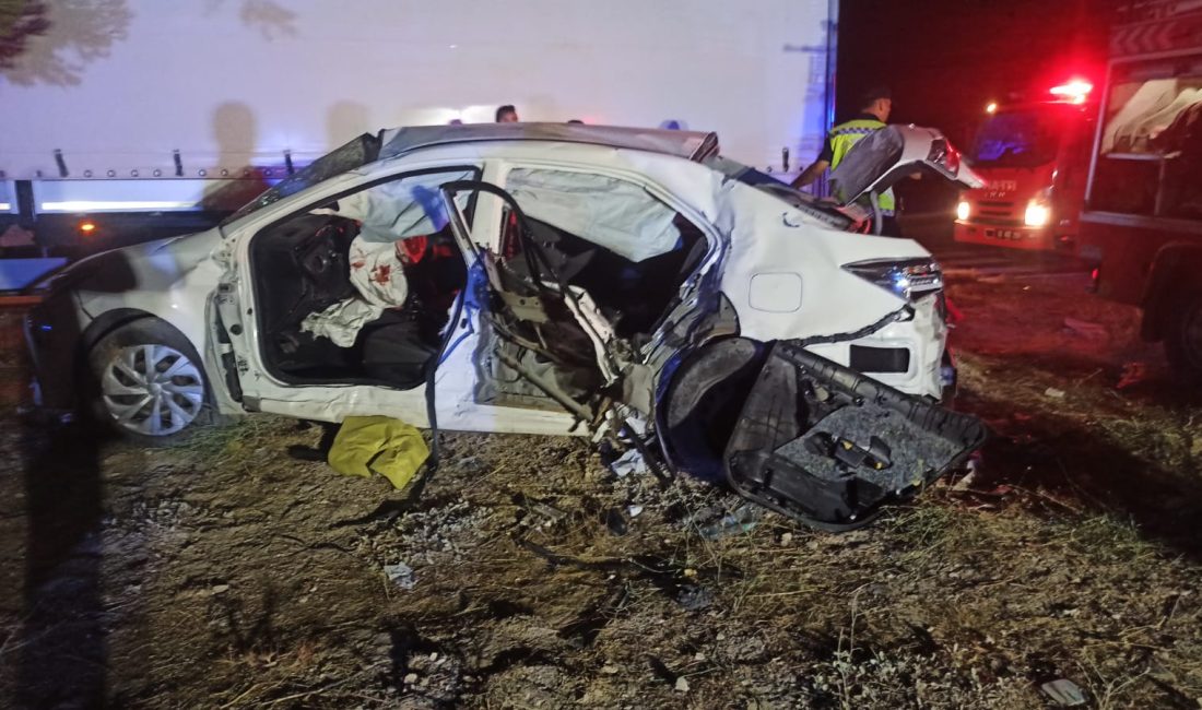 Adıyaman’ın Besni ilçesinde yaşanan trafik kazasında, aynı yöne seyreden otomobil