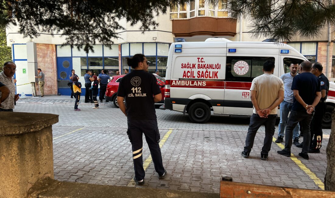 Kayseri’de 14 katlı bir binanın 11. katındaki bir adam, balkondan