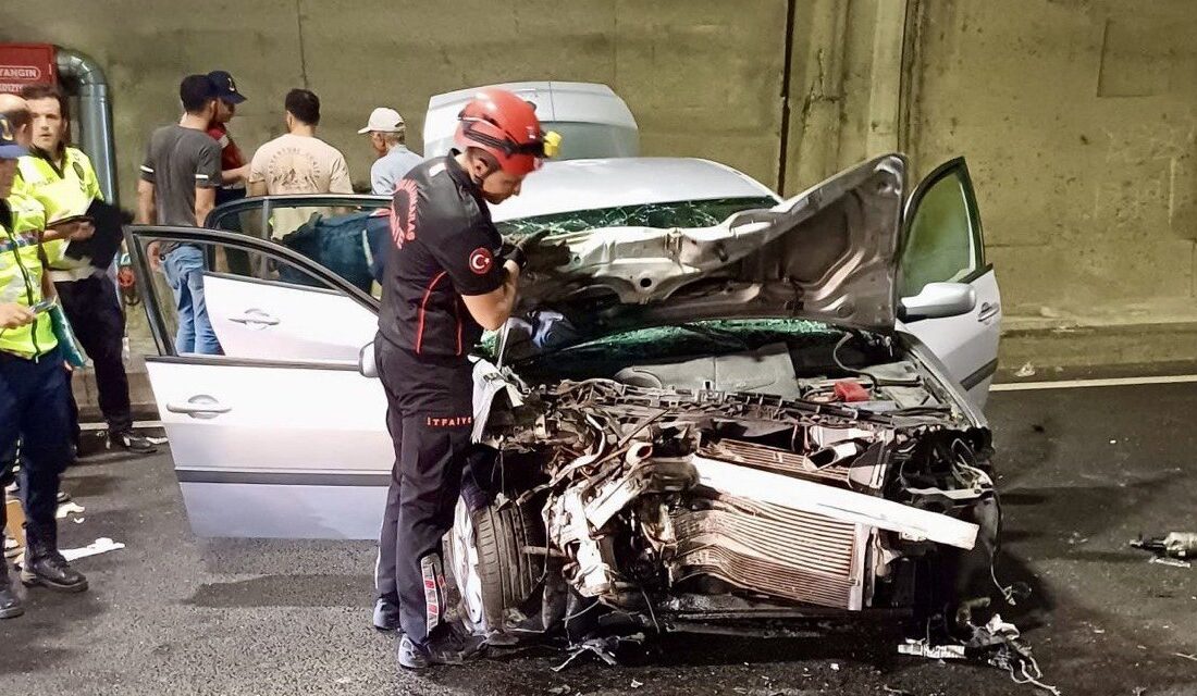 Kahramanmaraş’ta otomobil ile kamyonun karıştığı trafik kazasında 2 kişi yaralandı.
