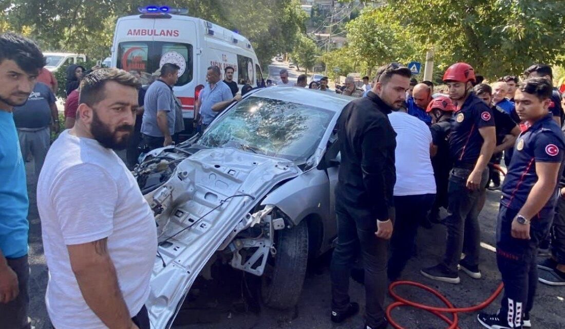 Kahramanmaraş’ta yaşanan trafik kazası sonrası hurdaya dönen otomobilden sürücü yaralı