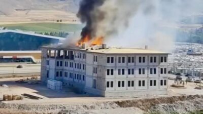 Kahramanmaraş’ın Elbistan ilçesinde yapımı devam eden yeni emniyet binasının çatı