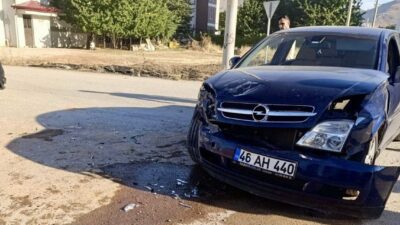 Kahramanmaraş’ın Elbistan ilçesinde iki otomobilin çarpışması sonucu yaşanan trafik kazasında