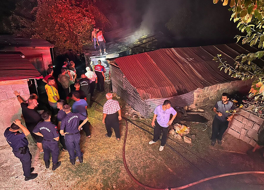 Kadirli’ye bağlı İlbistanlı köyü Kocalar mevkiinde bir ev ve bitişiğindeki