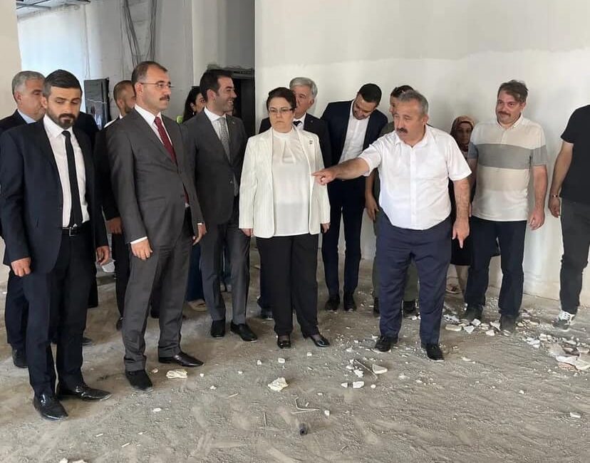 Milletvekili Yanık ve Ak Parti Heyeti, Kadirli’deki Yeni Hükümet Konağı