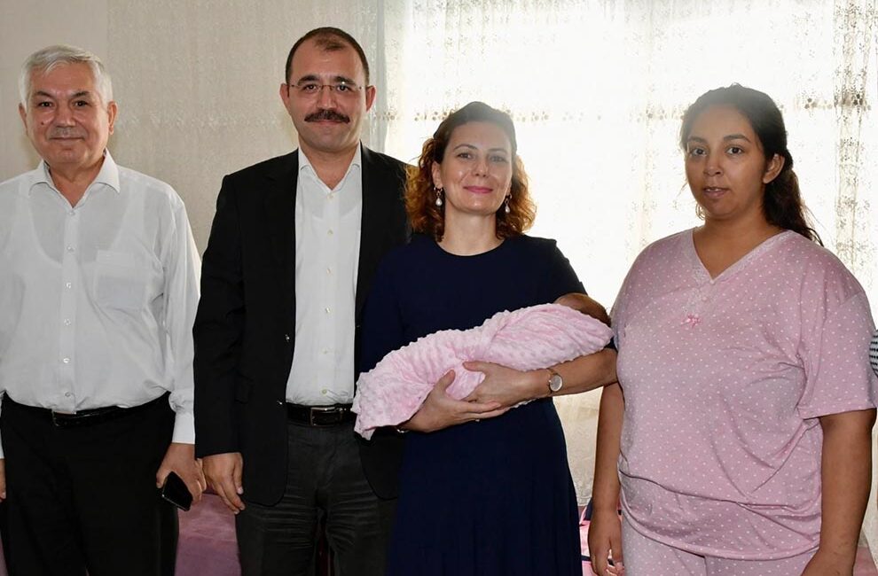 Kadirli Kaymakamı Erdinç Dolu ve Eşi Şenay Yerli Dolu’dan “Hoşgeldin
