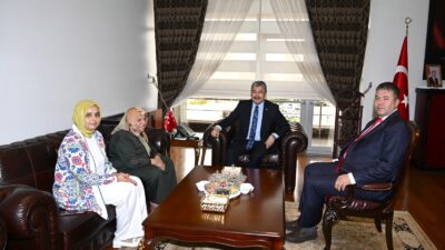 86 yaşında okuma yazma öğrenen Ayşe Aydoğan’a okuma-yazma belgesi Osmaniye