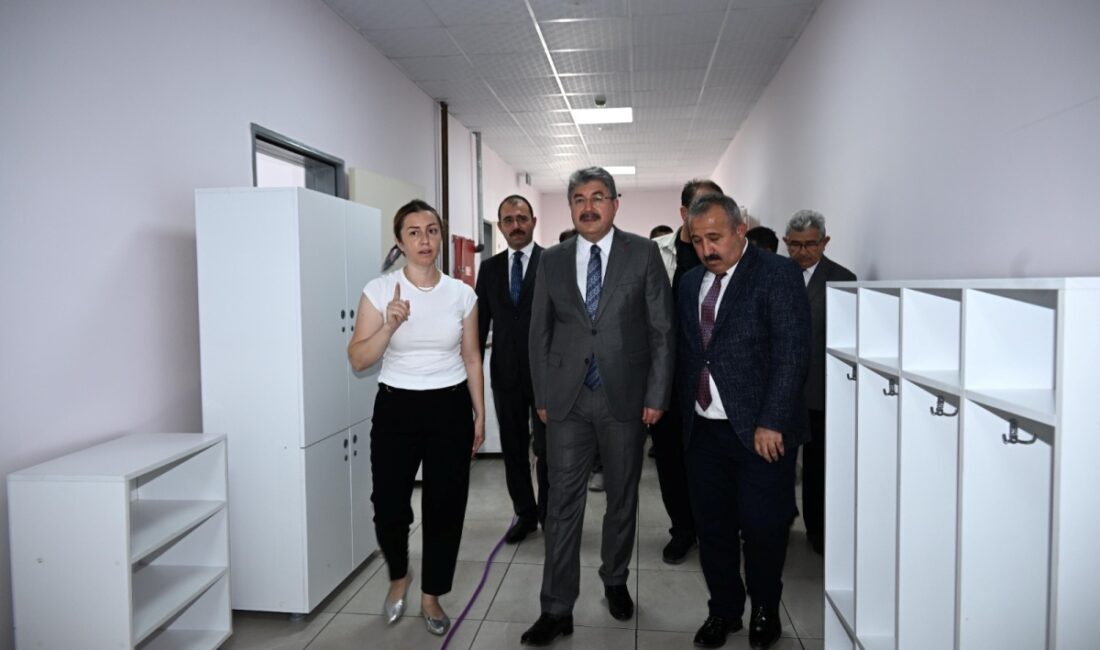 Osmaniye Valisi Dr. Erdinç Yılmaz, yapımı tamamlanan 8 derslikli Kadirli
