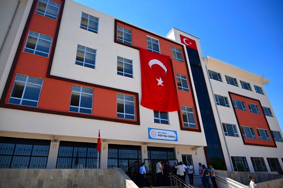 Osmaniye Valisi Dr. Erdinç Yılmaz, Kadirli İlçemizde yapımı tamamlanan 24
