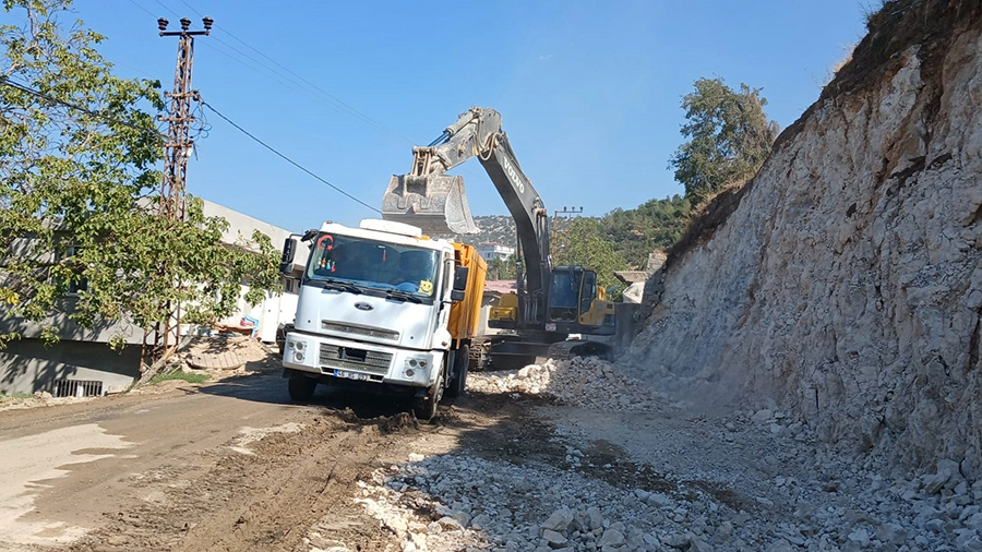 Büyükşehir Belediyesi, Dulkadiroğlu kırsalında yoğun olarak kullanılan Ağabeyli Grup Yolu’nda