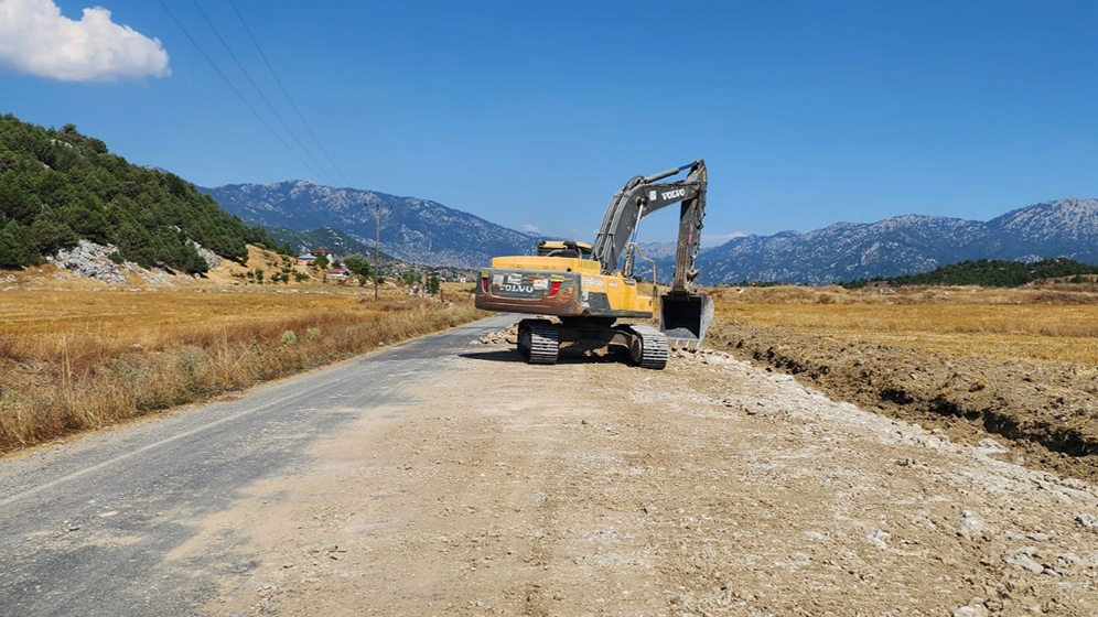 Büyükşehir Belediyesi, Andırın’ın Efirağızlı, Çiçekli ve Rifatiye mahallerinde kilit parke