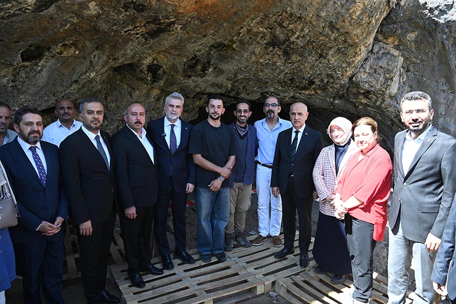 Döngel Direkli Mağarası kazı alanında düzenlenen etkinliğe katılan Başkan Fırat
