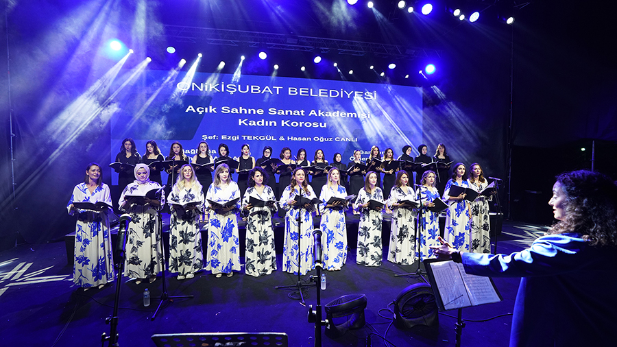 Büyükşehir Belediyesinin Geleneksel Ağustos Fuarı’nda Açık Sahne Sanat Akademisi Kadın