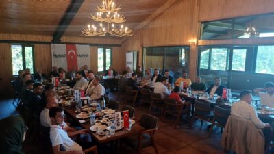 Kahramanmaraş’ta, MÜSİAD öncülüğünde gerçekleştirilen kapsamlı bir istişare toplantısında, şehrin iş,