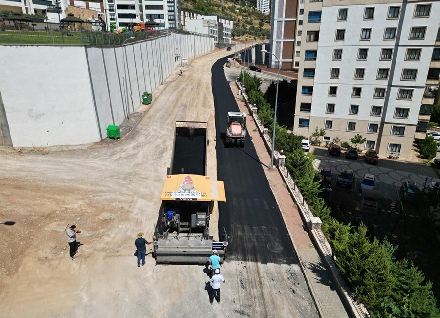 Onikişubat Belediyesi, ilçenin yollarını modernize etme hedefi doğrultusunda başlattığı kapsamlı