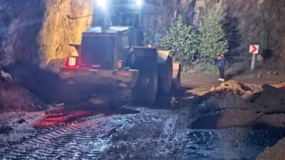 Büyükşehir Belediyesi, Onikişubat’ın kırsal mahallelerinden Sarıgüzel ve Hacıbudak’ta heyelandan dolayı