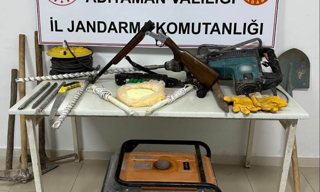 Adıyaman’da Jandarma tarafından yapılan operasyonda, sit alanında izinsiz kazı yaptığı