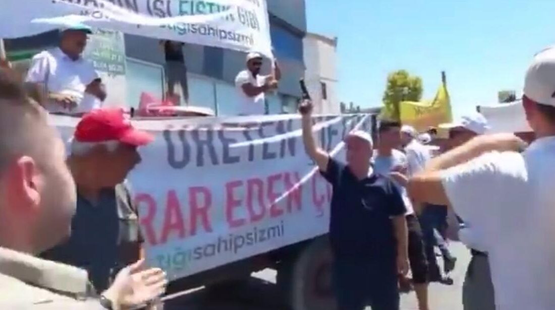 Gaziantep’in Nizip ilçesinde Antep fıstığı üreticileri, fiyat indirimlerine karşı protesto