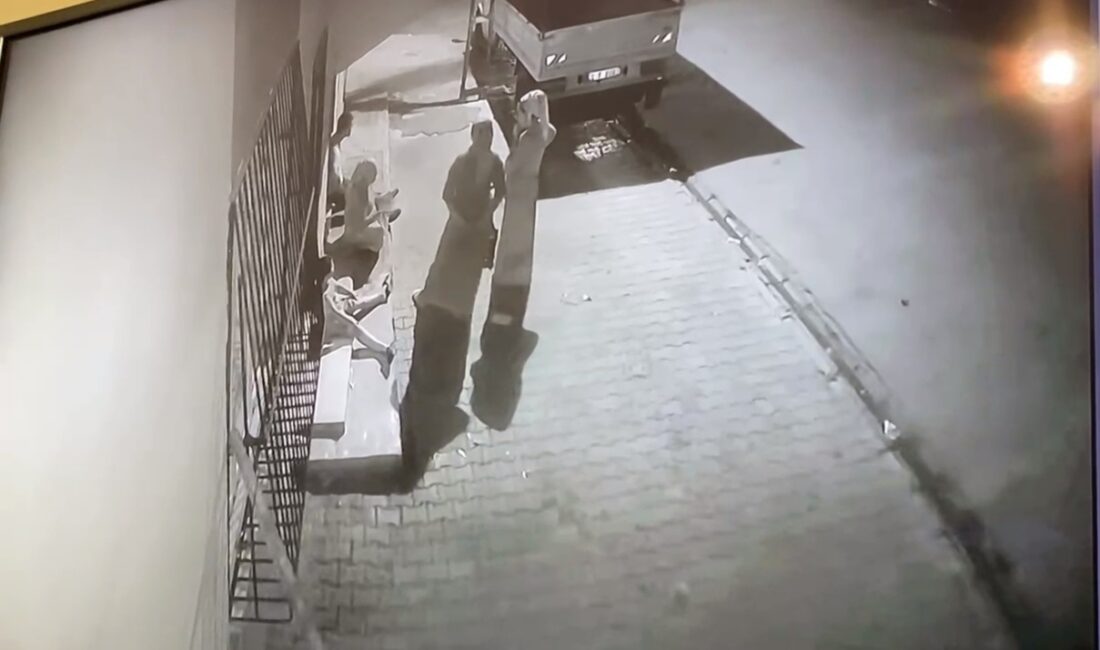 Adana’da meydana gelen trafik kazasında aşırı hız yapan bir sürücü,