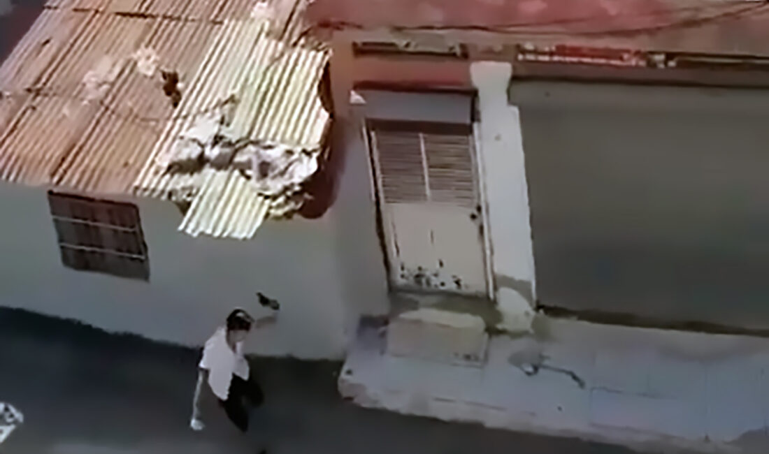 Adana’da bir kişinin evine borcu olduğunu iddia ederek kurusıkı tabancayla