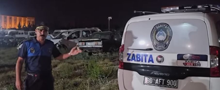 Kadirli Belediyesi Zabıta Müdürlüğü’ne ait araç haciz sebebiyle yakalatıldı. Belediye