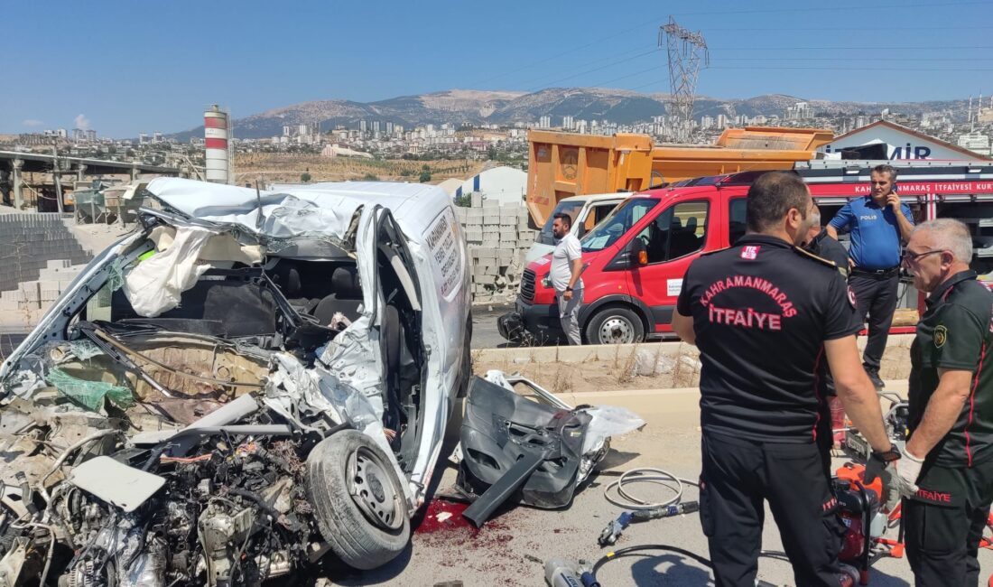 Kahramanmaraş’ta meydana gelen trafik kazasında hafif ticari araç ile kamyon