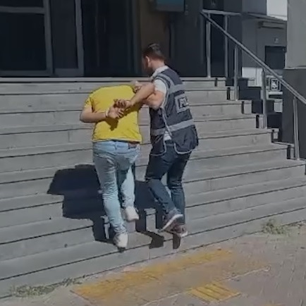 Kayseri’de cinsel istismar suçundan aranan H.G. (43) adlı şahıs, polis