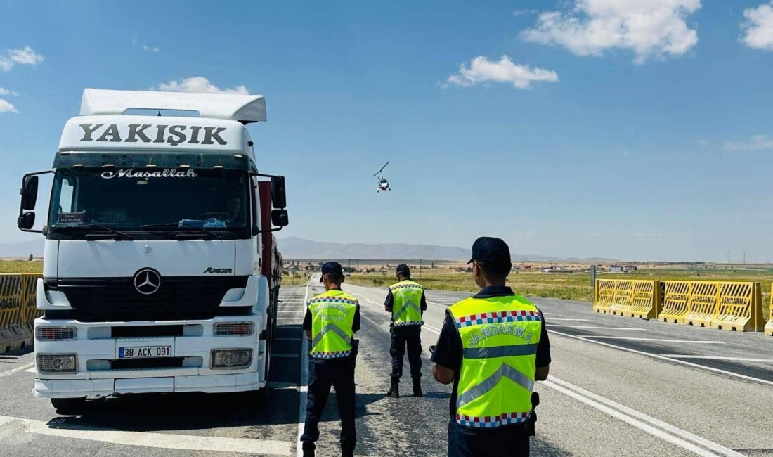 Kayseri’de jandarma ekipleri Cayrokopter ile havadan denetimler gerçekleştirdi. İl Jandarma