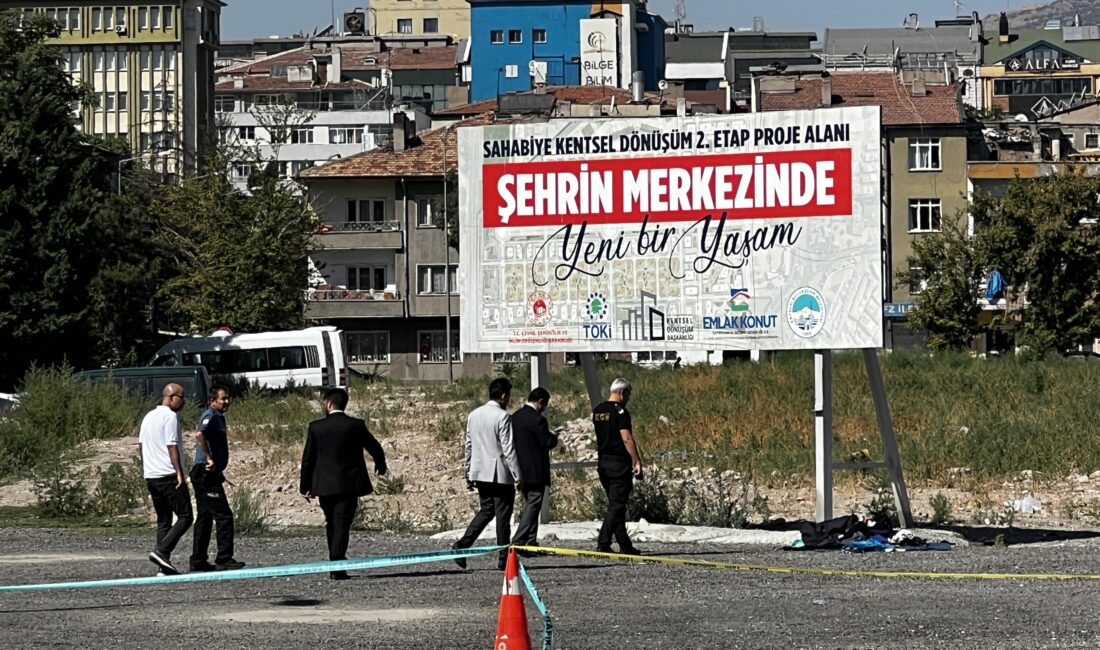 Kayseri’de AK Parti İl Başkanlığı’nın karşısındaki boş arazide bulunan ve