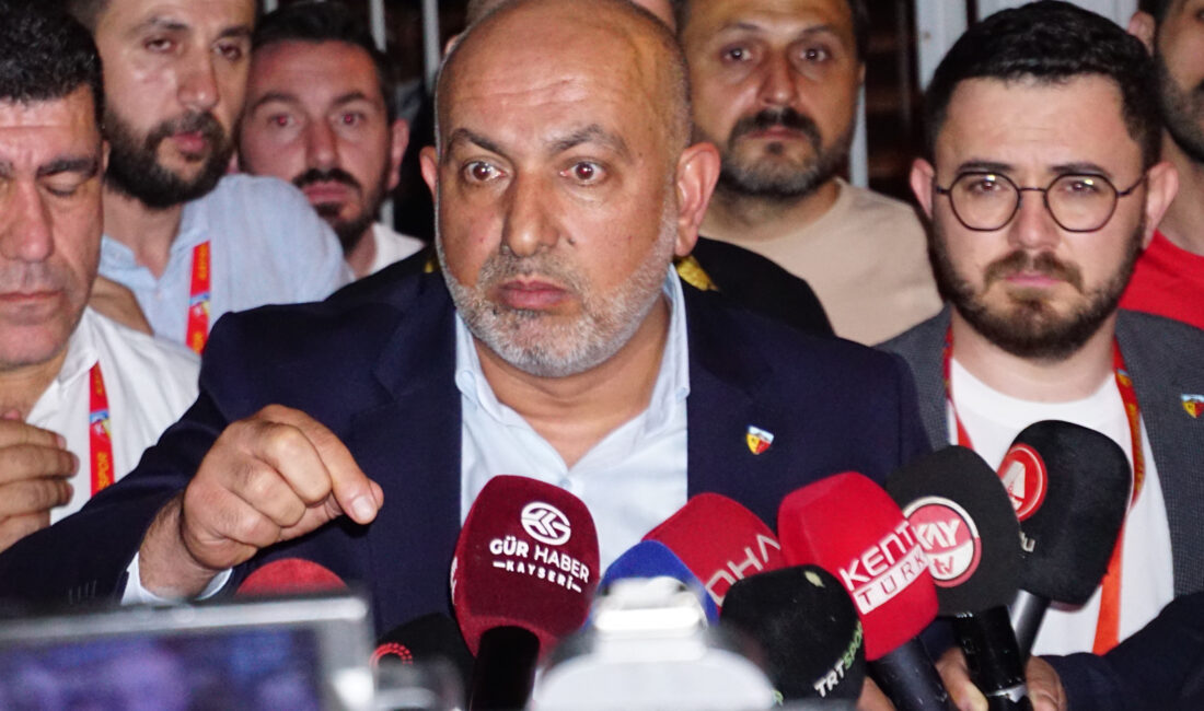 Kayserispor Başkanı Ali Çamlı, takımın yönetiminde kriz olduğunu belirterek genel