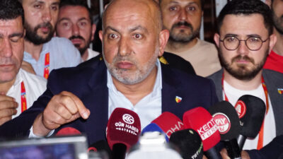 Kayserispor Başkanı Ali Çamlı, takımın yönetiminde kriz olduğunu belirterek genel
