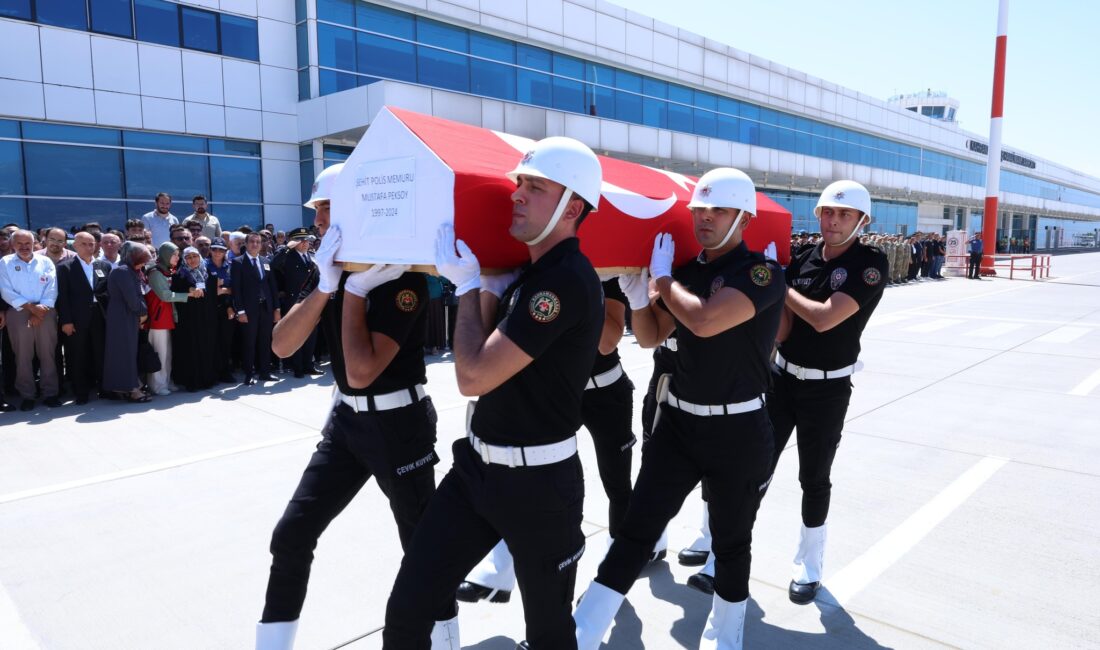Kahramanmaraş’ın Andırın ilçesinde, İstanbul’da görev sırasında yaşamını yitiren polis memuru