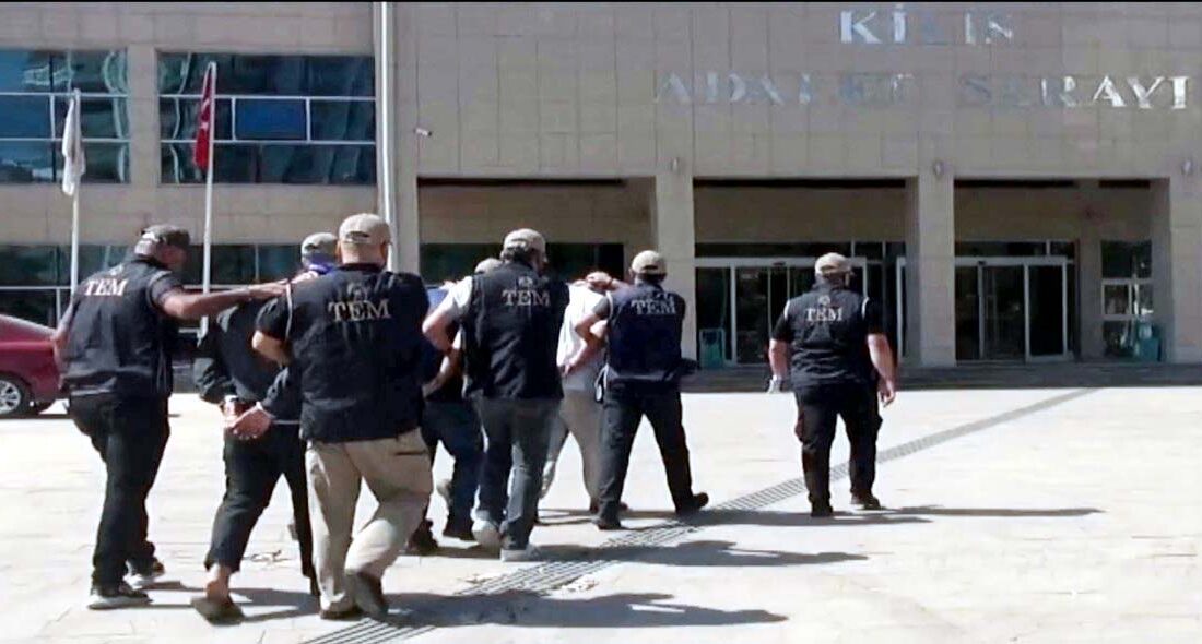 Kilis’te DEAŞ terör örgütüne karşı gerçekleştirilen operasyonda 3 kişi tutuklandı.