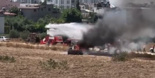 Kadirli’de tarlada hasat sonrası çalışma yapan traktör alev aldı. Cengiz