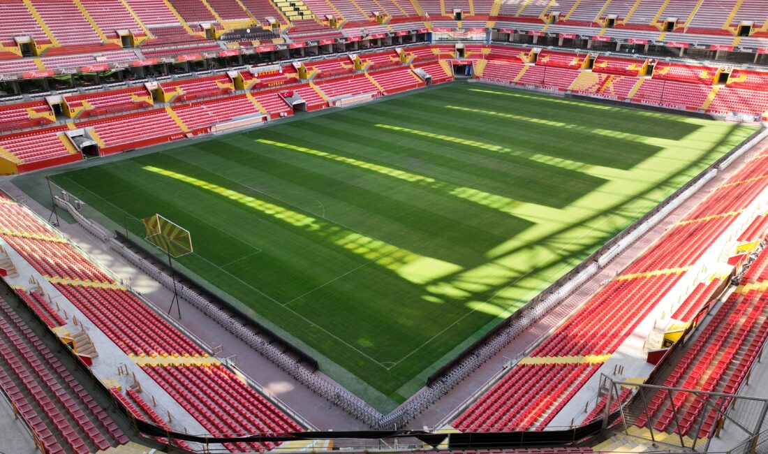 Kayserispor’un maçlarını oynadığı RHG Enertürk Enerji Stadyumu’nda zemin iyileştirme çalışmaları