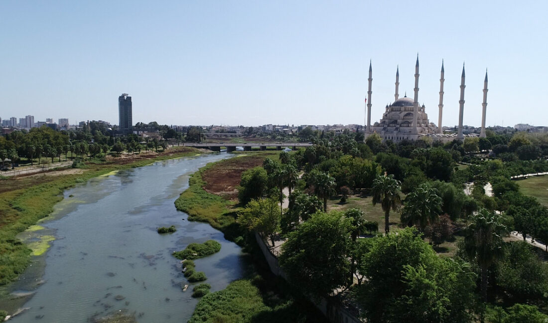 Seyhan Nehri’nde Kirlilik Endişesi Artıyor Adana’nın merkezinde bulunan Seyhan Nehri,