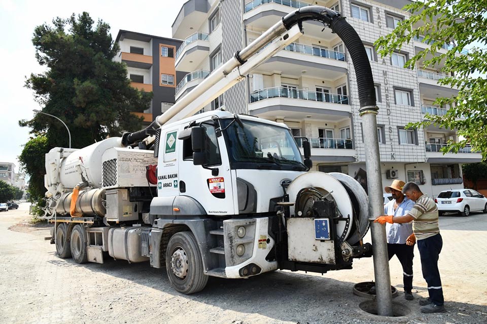 Osmaniye Belediye Su ve Kanalizasyon Müdürlüğü ekipleri, kent genelinde gelen