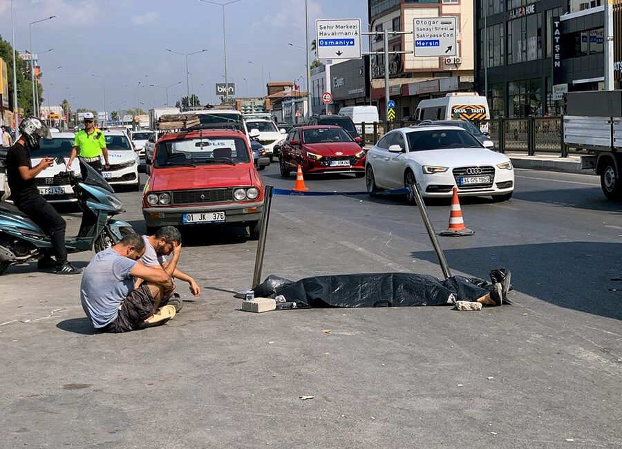 Adana’da meydana gelen trafik kazasında motosiklet ile TIR çarpıştı. Kazada