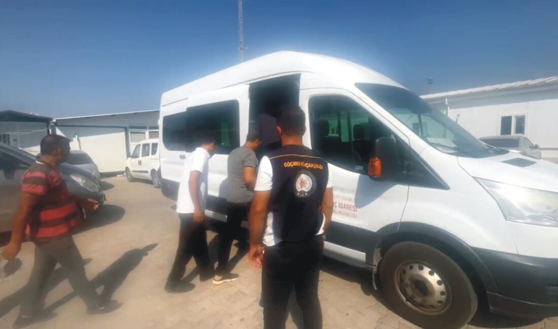 Osmaniye’de yapılan uygulama sırasında bir yolcu otobüsünde Suriye uyruklu 13