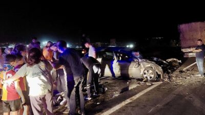 Kahramanmaraş’ın Pazarcık ilçesinde tır ile otomobilin karıştığı trafik kazasında ikisi